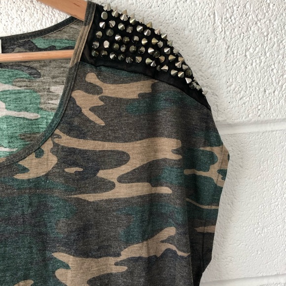 Moa Moa Camo studded top sz: 2X - Picture 2 of 5